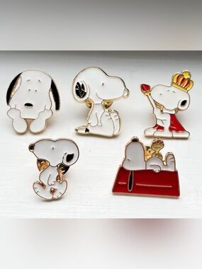 Peanuts Snoopy Enamel Lapel Pin Lot Set of 5 King Doghouse Woodstock Cute bundle